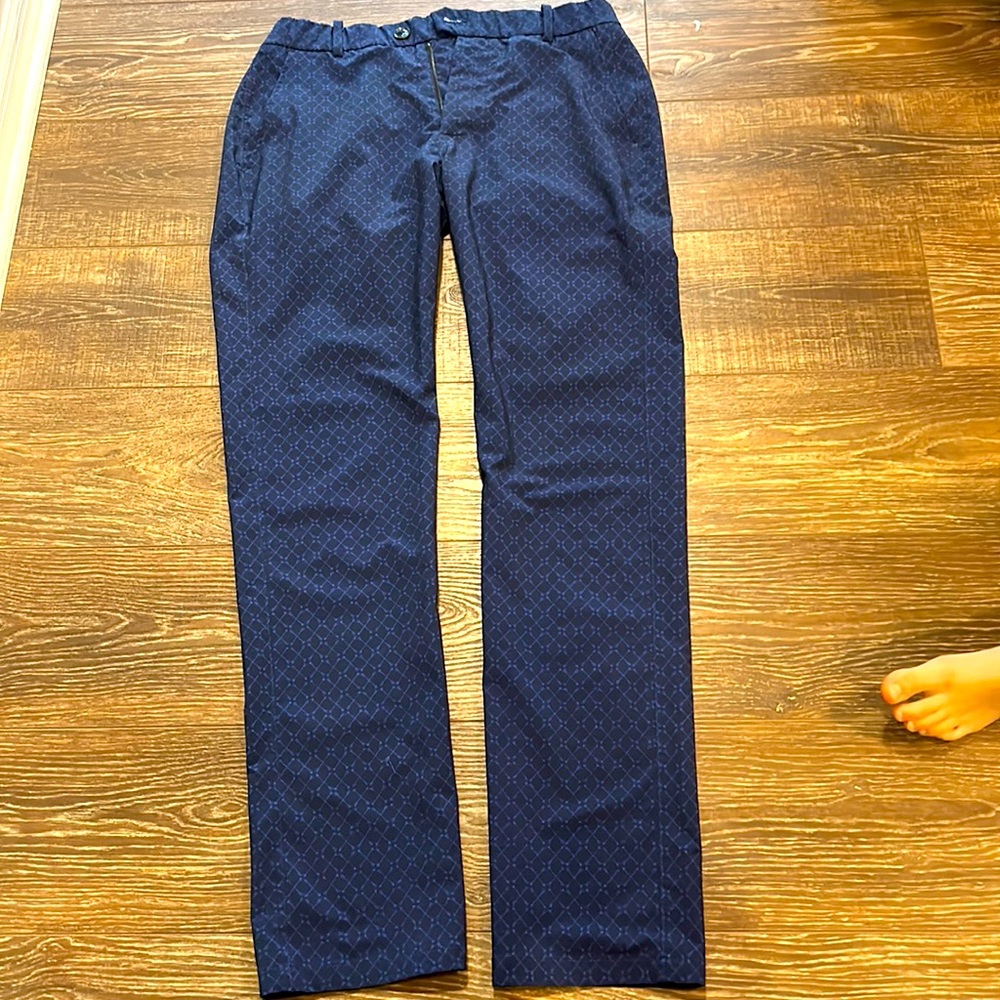 Greyson golf pants , mint condition 32